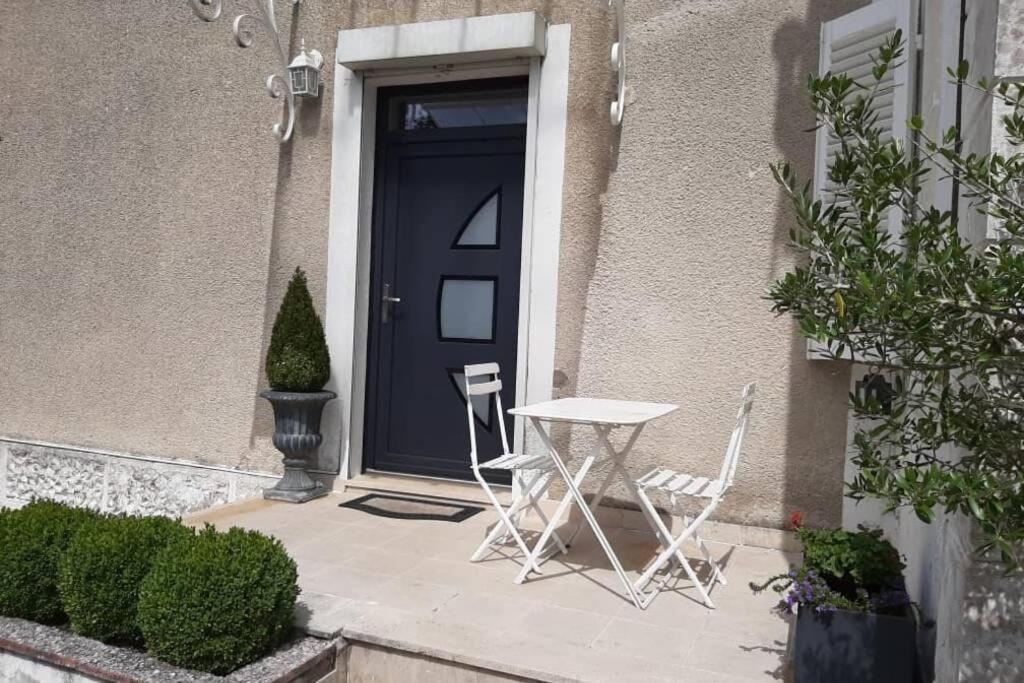 Gite Des Agapanthes Lacroix-sur-Meuse Εξωτερικό φωτογραφία